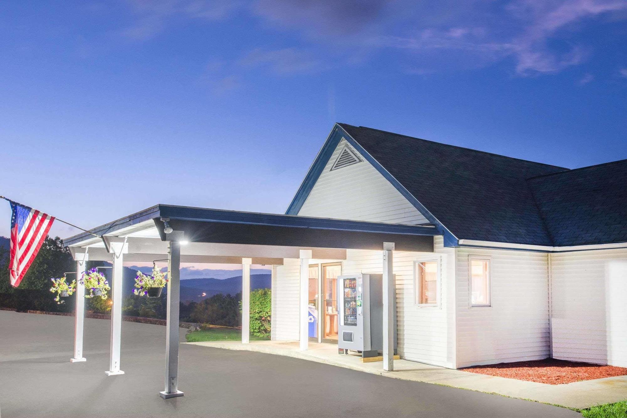 Travelodge By Wyndham George Ny Lake George